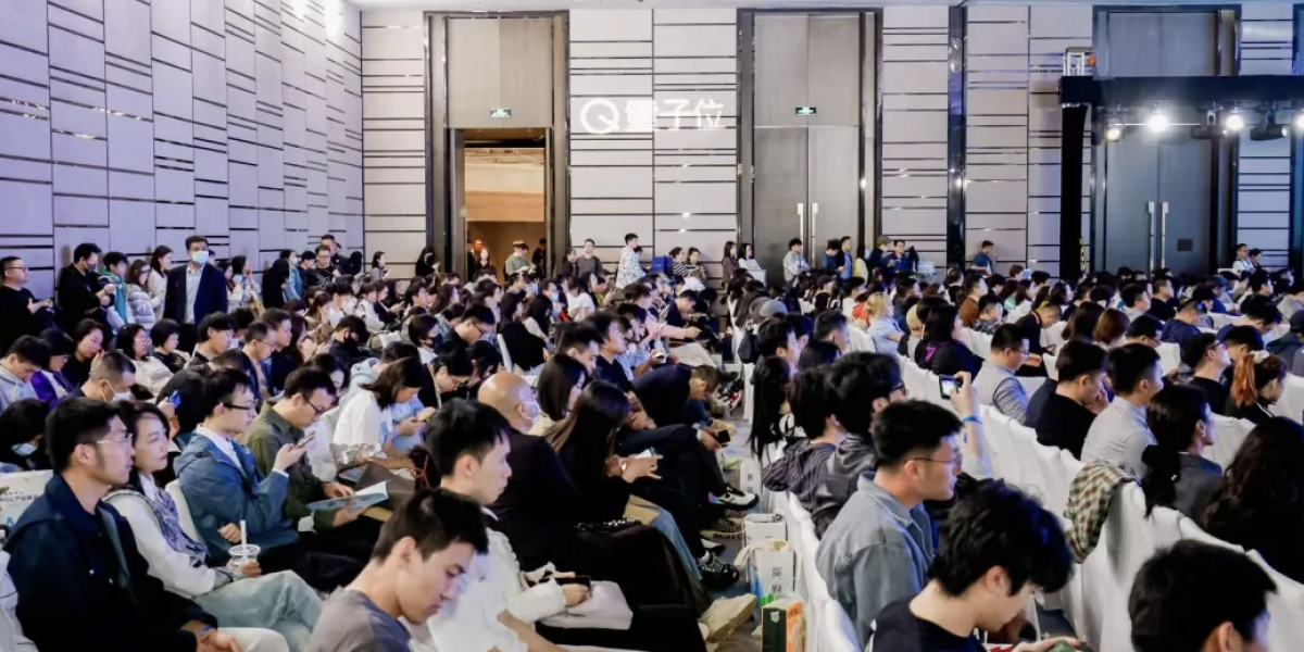DeepSeek引爆「万物皆可AI」时代,20余位大咖分析行业痛点,万字梳理干货在此
